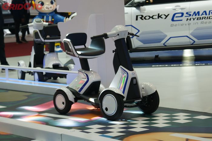 daihatsu, listrik, skuter, mobilitas, Daihatsu e-Sneaker, Masih Ingat Skuter Kecil Daihatsu Di GIIAS Ini? Kini Sudah Dijual Lho