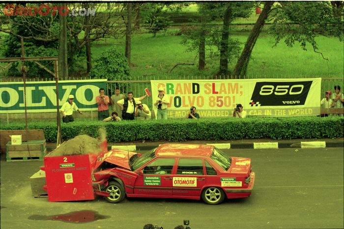 senayan, volvo, crash test, soebronto laras, Indomobil Group, APM Sekarang Mana Berani Bikin Acara Kayak Volvo di Senayan Tahun 1995