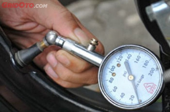 nitrogen, ban motor, isi angin, isi angin ban motor, Jadi Tahu, Ini Alasan Jangan Langsung Isi Nitrogen di Ban Motor Baru