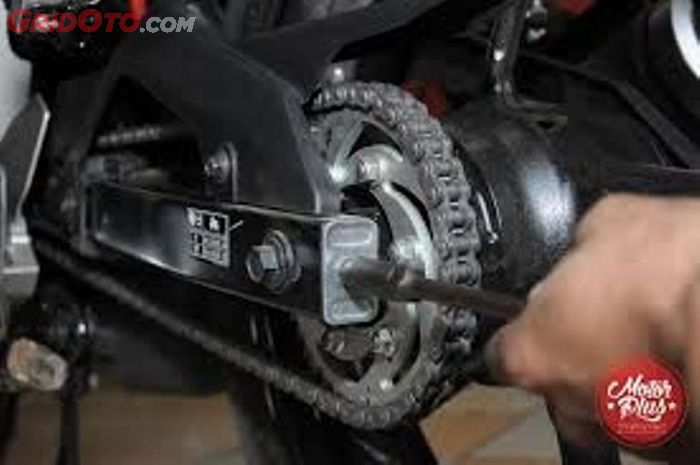 rantai motor, motor bekas, penyebab rantai motor cepat rusak, penyebab rantai motor rusak terus, rantai motor cepat rusak, Pantas Saja Rantai Motor Cepat Rusak, Ternyata Komponen Ini Dibiarkan Rusak