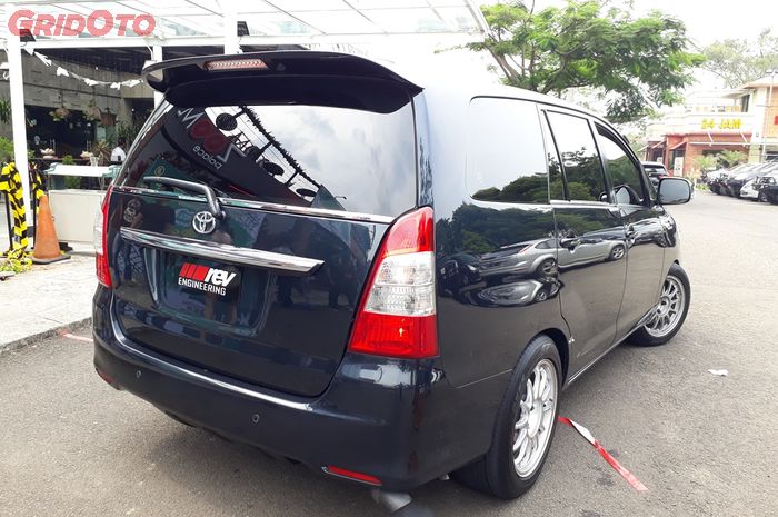 harga, lampu rem, mika, Kijang Innova, bengkel spesialis, copotan, Mika Lampu Rem Kijang Innova Pecah, Ini Biaya Gantinya di Bengkel