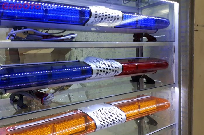 mobil polisi, lampu strobo, ambulance, strobo, Warna Lampu Strobo, Belum Banyak yang Paham Kalau Lampu Strobo Ada Kastanya, Merah Paling Tinggi