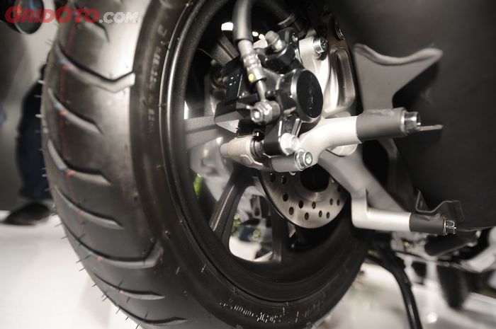 motor matic, rem motor, rem cakram, rem teromol, bedanya rem cakram dan rem teromol, kelebihan rem cakram dan rem teromol, apa bedanya rem cakram dan rem teromol, Selain Pakem, Ini Bedanya Rem Belakang Cakram Dengan Rem Teromol di Motor