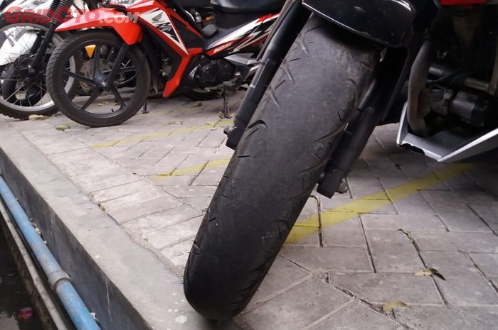ban motor, astra motor jateng, ban gundul, Oke Desiyanto, tips ban awet, Jangan Langsung Salahin Ban, Ini Penyebab Ban Cepat Gundul yang Sering Tak Disadari Pengguna Motor