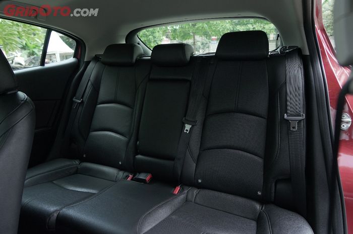tips bersihkan jok mobil, jok kulit, jok fabric, jok kulit sintetis, Maestro Car and Accessories, bengkel variasi solo, Kelebihan Pakai Jok Kulit Sintetis, Bersihin Enggak Butuh Effort, Cukup Pakai Ini