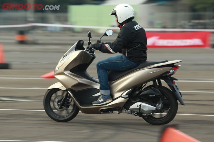 motor matic, penyebab motor oleng, penyebab motor matic oleng, kenapa motor matic oleng, motor matic oleng, Pernah Merasakan Motor Matic Oleng Saat Lewati Tambalan Aspal? Komponen Ini Penyebabnya