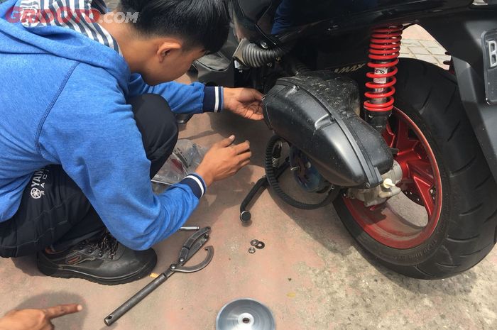 motor bekas, bensin motor, penyebab bensin nggak turun, apa penyebab bensin nggak turun, kenapa bensin nggak turun, kenapa bensin motor nggak mau turun, Pantas Saja Bensin Motor Enggak Turun, Penyebabnya Sepele Banget