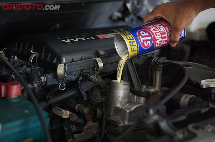 mesin mobil, mobil bekas, engine flush, cara pakai engine flush, pakai engine flush, cara menggunakan engine flush, Cara Menggunakan Cairan Engine Flush Untuk Bersihkan Daleman Mesin