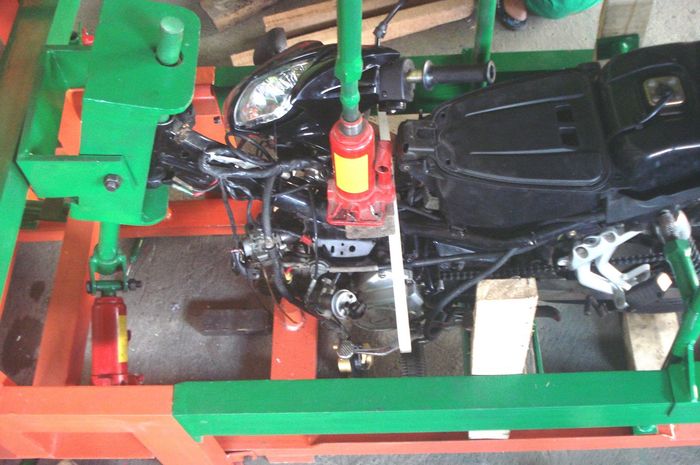 rangka, rangka motor, press rangka, Graha Matic Cilangkap, Rangka Motor Hasil Press Enggak Bisa Normal Lagi? Mekanik Bilang Begini