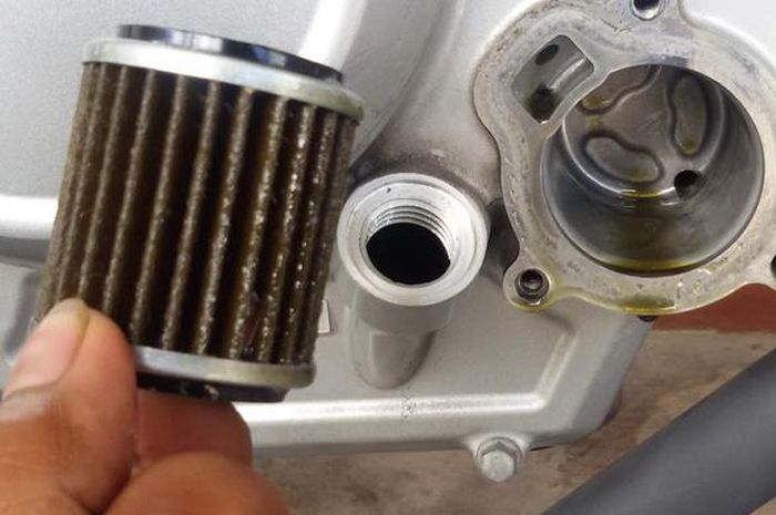 motor bekas, filter oli, filter oli motor, filter oli mesin, filter oli mesin motor, Ini Sebabnya Filter Oli Motor yang Kotor Tidak Disarankan Untuk Dibersihkan