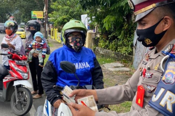 razia besar-besaran, lupa bawa SIM, Lupa bawa SIM dan STNK, Lupa bawa Stnk, operasi patuh 2025, Tunjukin Foto atau Video Call SIM yang Tertinggal di Rumah Percuma, Polisi Tak Bakal Bergeming