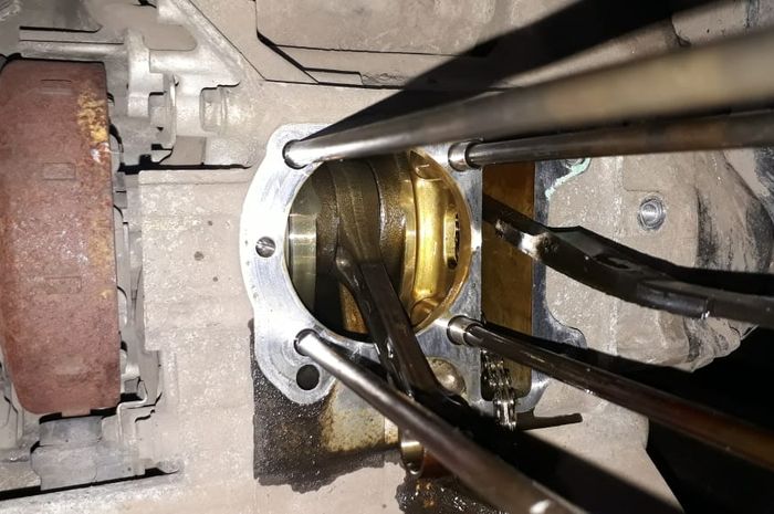 mesin motor, motor bekas, kerak mesin, Kerak Mesin Motor, mesin motor bekas, Kerak Deposit Mesin Motor, Ini Sebabnya Saat Bongkar Mesin Motor Warnanya Jadi Keemasan