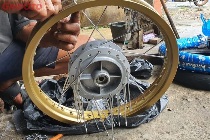 jari-jari, pelek motor, pelek jari-jari, Rim Motor Service (RMS), Sering Dianggap Sepele, Ini Penyebab Pelek Jari-jari Gampang Putus