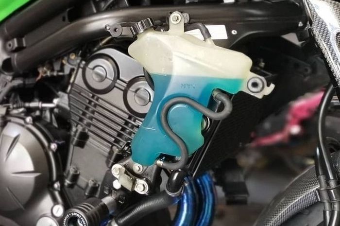 Radiator, air radiator, radiator coolant, ganti air radiator, Ternyata Ini Repotnya Pakai Air Radiator Racing di Motor Harian