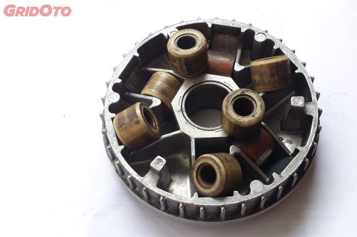 roller, roller cvt, roller aftermarket, roller murah, roller matik, Baru Tahu Pakai Roller Murahan Bisa Bikin CVT Motor Matic Rusak