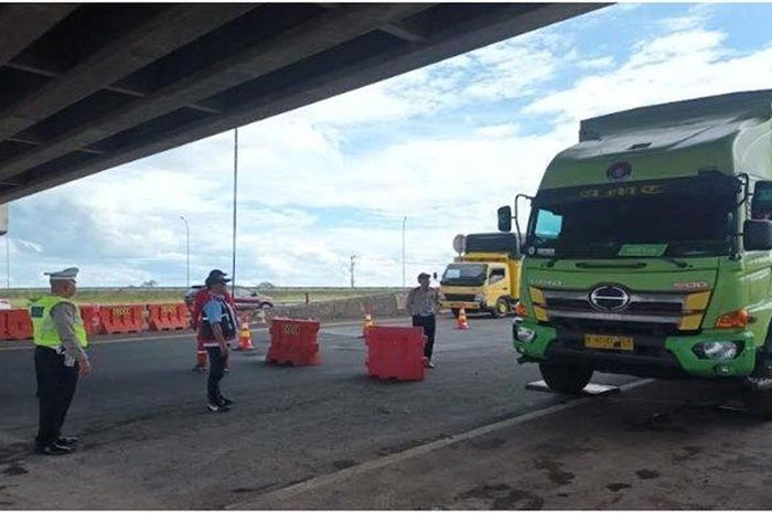 tilang, odol, truk odol, tilang truk odol, Over Dimension and Overloading, Sopir Truk Resah Berjamaah, Polisi Siap Lakukan Tilang Massal Mulai Juli 2025