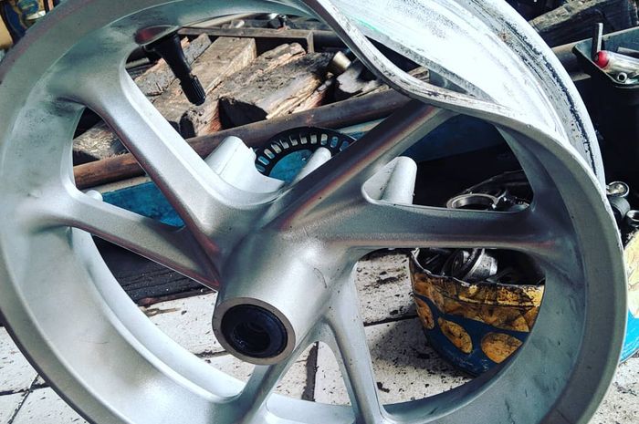 pelek, pelek motor, pelek peyang, press pelek, Cara Gampang Cegah Pelek Motor Peyang, Cuma Modal Rp 3 Ribu!