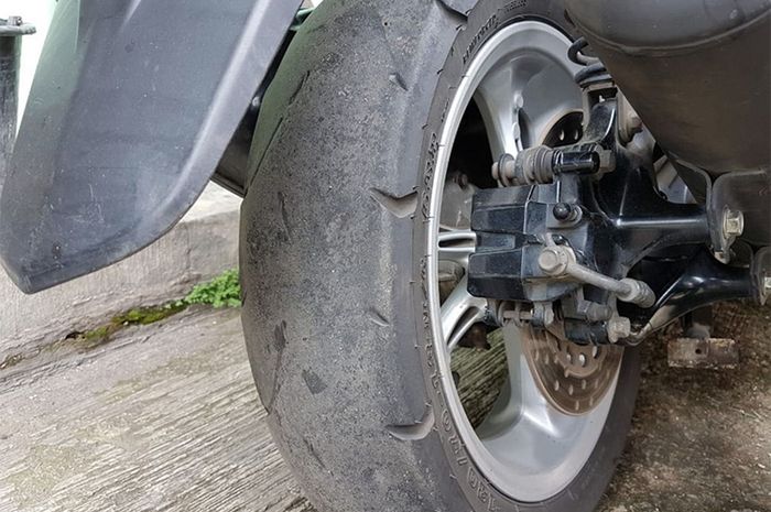 ban motor, ban fdr, ban kotak, Ban Mengotak, Ban Motor Mengotak, Gak Ada Yang Ngebentuk, Ini Penyebab Ban Motor Bisa Berubah Mengotak Sendiri