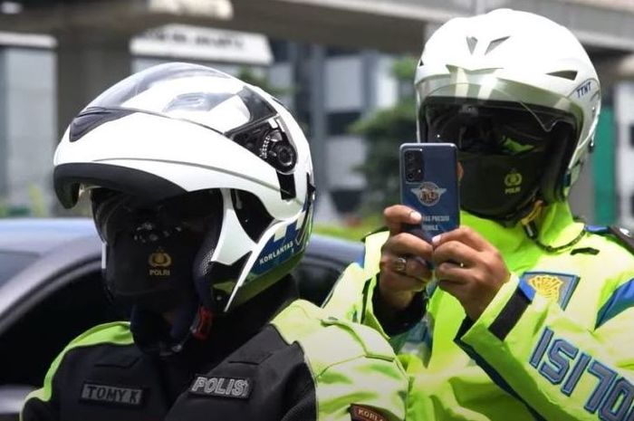 tilang, denda tilang, tilang elektronik, Denda Tilang Rp 51 Juta, Tilang Tanpa Notifikasi, Pemotor Ini Syok Kena Denda Tilang Elektronik Rp 51 Juta, Polisi Jelaskan Akar Masalahnya
