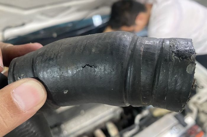 mobil bekas, radiator mobil, slang radiator, slang radiator mobil, dampak slang radiator rusak dibiarkan, bahaya slang radiator rusak dibiarkan, risiko slang radiator rusak dibiarkan, Ini Dampak Selang Radiator Mobil Minta Ganti Dibiarkan, Simak