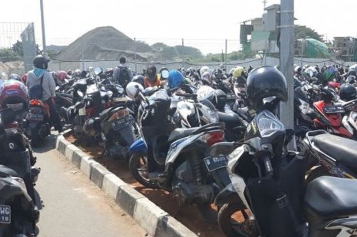 pengelola parkir, Asuransi Parkir, Asuransi Kehilangan Kendaraan, Asuransi Kerusakan Kendaraan, Izin Parkiran, Selama Ini Kita Dibohongi, Pengelola Parkir Sebenarnya Wajib Miliki Asuransi