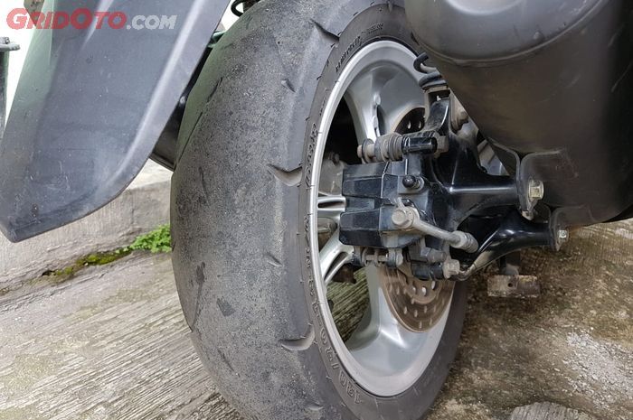 ban motor, ban motor aus, Ban Belakang Cepat Habis, Jadi Tahu, Ini Penyebab Ban Belakang Motor Lebih Boros dari Ban Depan
