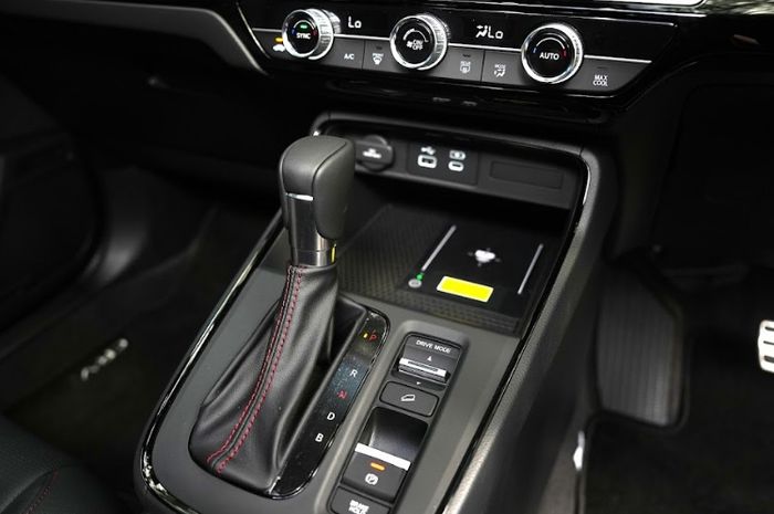 parkir, mobil matik, parkir mobil, parkir paralel, Parkir Mobil Matik, Perlu Tahu, Begini Cara Mobil Matik Bisa Didorong saat Terpaksa Parkir Pararel