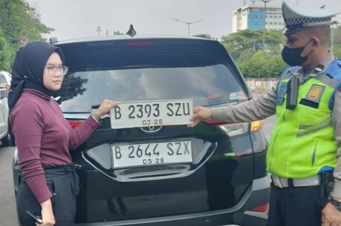 pelat nomor, cuti bersama, Ganjil Genap Jakarta, Ganjil Genap Libur, Ganjil Genap Dihapus, Khusus Hari Ini, Mobil Pelat Nomor Apapun Bebas Masuk Jakarta Tanpa Ditilang