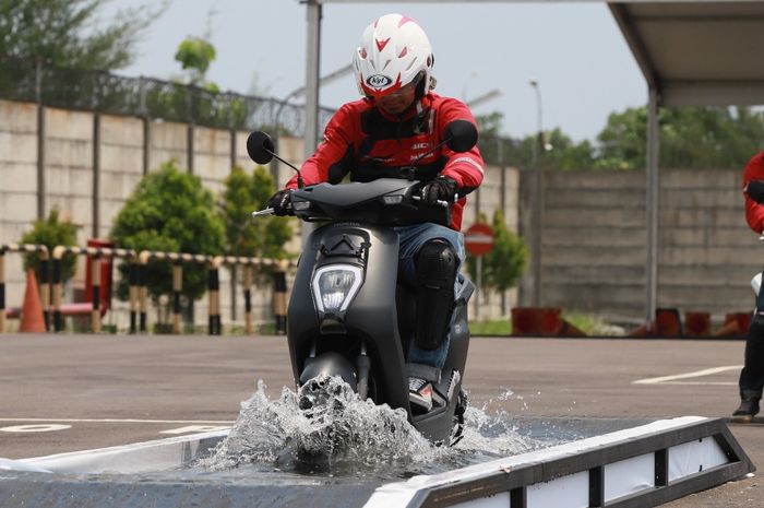 banjir, motor listrik, Motor listrik terendam banjir, Motor Listrik Kebanjiran, Banjir Mengepung Jakarta, Motor Listrik Masih Aman Digunakan?