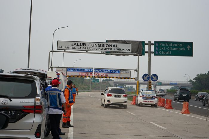 jalan tol, exit tol, Exit Tol Terlewatkan, Exit Tol Kelewatan, Mundur di Jalan Tol, Exit Tol Kebablasan Jangan Berhenti dan Mundur, Lebih Aman Ambil Langkah Ini
