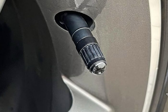 karet, ban mobil, tekanan angin, kempis, pentil ban, Terungkap, Alasan Pentil Ban Mobil Wajib Diganti Secara Berkala