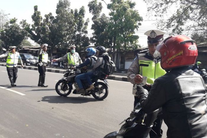 operasi patuh, razia besar-besaran, razia kendaraan, Ada Tilang ETLE, Ini Alasan Polisi Masih Adakan Razia Besar-besaran di Jalan