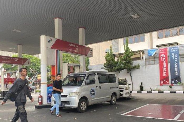 SPBU, terbakar, mobil terbakar, isi bbm, matikan mesin, Catat Baik-baik, Ini Alasan Isi BBM di SPBU Wajib Matikan Mesin