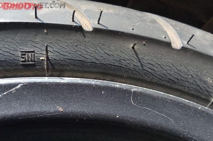 ban motor, Ban kadaluarsa, ban keras, Khay Tire Bogor, Enggak Hanya Keras, Begini Efeknya Pakai Ban Motor Sudah Kadaluarsa