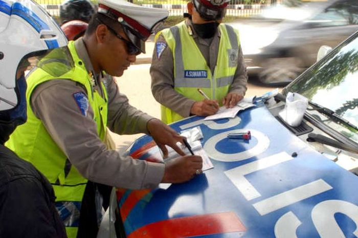 tilang, operasi patuh, ETLE, tilang manual, cakra presisi, Lama Ditiadakan, Tilang Manual Mendadak Dipakai Lagi di Jakarta