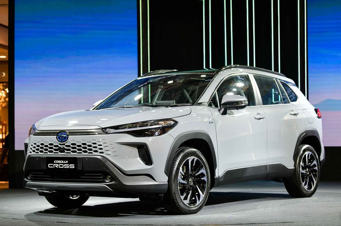 mobil baru, mobil listrik, mobil hybrid, Jap Ernando Demily, Toyota Gencar Kampanye Hybrid, Tangkis Gencarnya Serbuan Mobil Listrik?