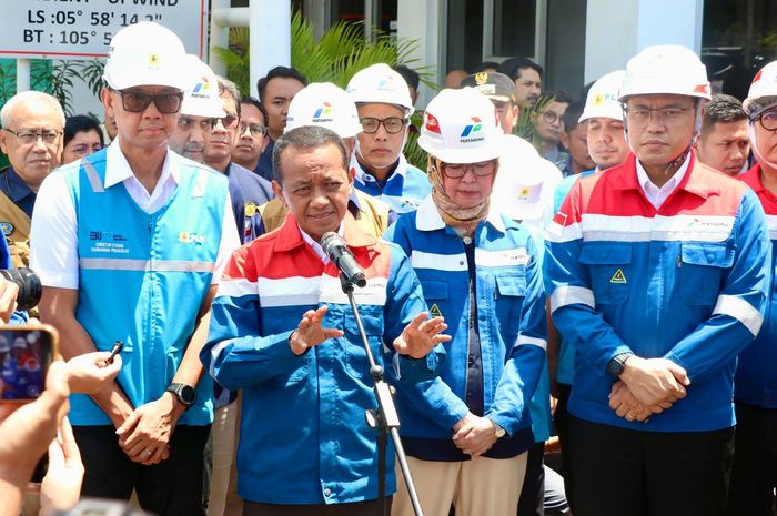 SPBU BP, Bahlil Lahadalia, BBM Shell kosong, BBM BP-AKR Kosong, Shell Beli BBM Pertamina, Shell dan BP Kehabisan Stok BBM, Bahlil Tiba-tiba Nyeletuk Suruh Beli ke Pertamina