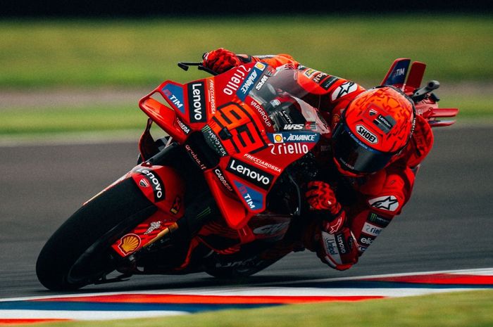 MotoGP, honda, Marc Marquez, Ducati, honda crf450r, Ducati Desmo450 MX, Marc Marquez Ketahuan Masih Pakai Motor Honda, Ducati Cengegesan Kasih Tanggapan