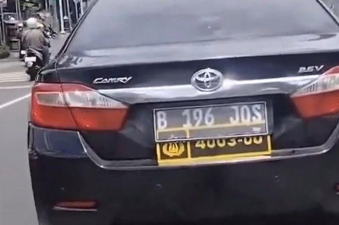 pelat nomor, tilang, operasi patuh, pelat nomor palsu, pelat palsu, pelat dinas palsu, Pelat Nomor Motor dan Mobil Model Begini Bakal Disikat Polisi, Tak Peduli Kendaraan Dinas