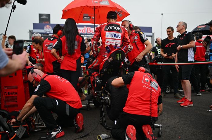 MotoGP, Marc Marquez, motogp qatar, motogp amerika, start, pecco bagnaia, Sama-sama Lari ke Garasi, Ternyata Penalti Bagnaia dan Marquez Bakalan Berbeda