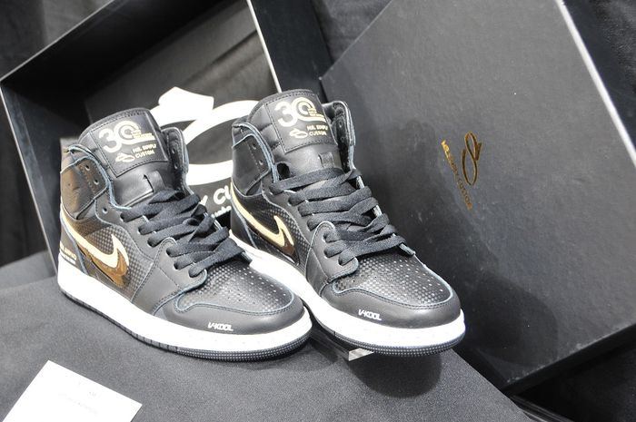 v-kool indah lestari, Sepatu V-Kool, Ultah ke-30 V-Kool, V-Kool Indonesia, Mr. Simply, Inilah Sepatu Custom Edisi Khusus Kolaborasi V-Kool dan Mr. Simply, Cara Dapetin Begini