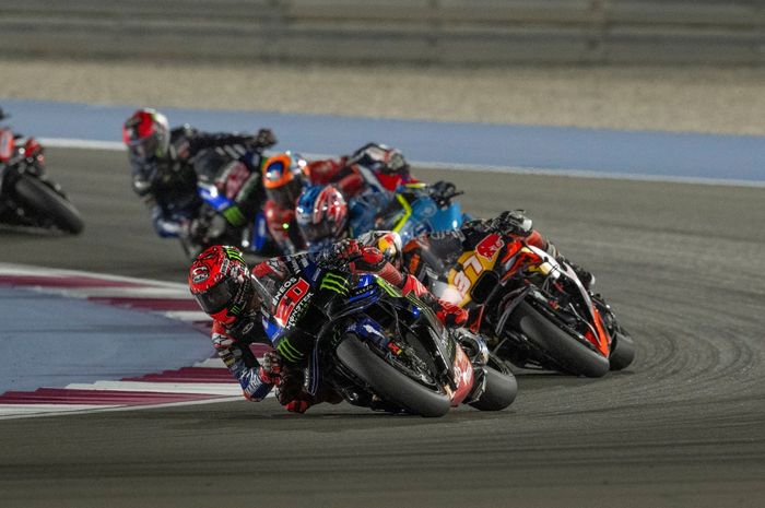 MotoGP, yamaha, motogp qatar, yzr-m1, mesin v4, Sudah Gerah dengan Performa YZR-M1, Hari Ini Yamaha Tes Motor V4