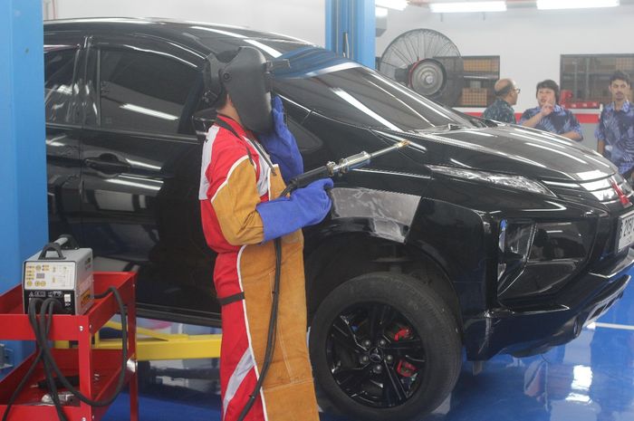 mitsubishi, mmksi, pt mitsubishi motors krama yudha sales indonesia (mmksi), bengkel cat dan bodi mitsubishi, bengkel cat dan bodi, Mitsubishi Buka Dua Bengkel Bodi dan Cat di Dua Kota, Pelanggan Ditawari Promo Ini