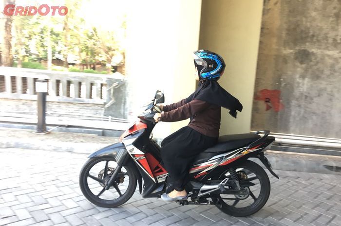 motor, safety riding, cewek naik motor, Astra Motor Sulawesi Selatan, Banyak Anggapan Cewek Kalau Bawa Motor Bikin Bahaya, Begini Penjelasan Pakar