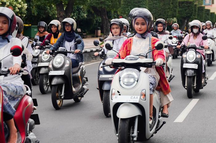 persimpangan, astra motor jateng, tips safety riding, Oke Desiyanto, Faktor Emosi Sering Jadi Penyebab Kecelakaan, Astra Motor Jateng Kasih Tips Lintasi Persimpangan Buat Wanita
