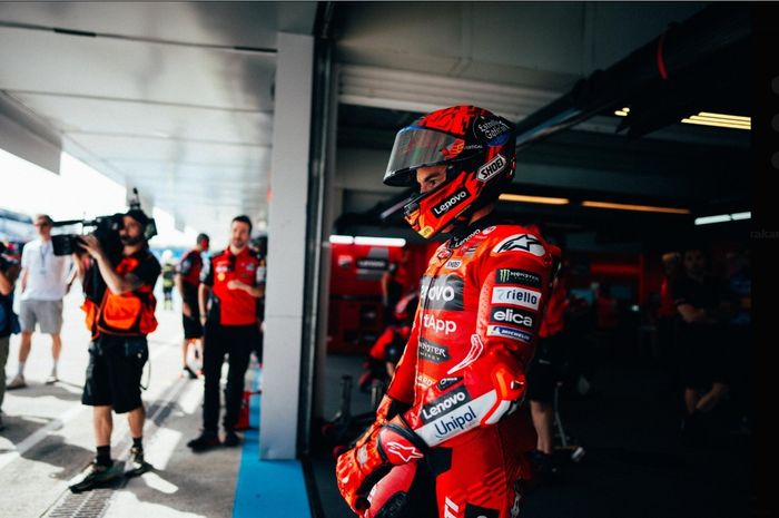 MotoGP, Marc Marquez, garasi, gresini racing, motogp spanyol, Ducati Lenovo, Kayak Lewis Hamilton, Begini Momen Unik Marc Marquez Salah Parkir Motor di MotoGP Spanyol 2025