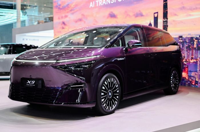 XPeng, Xpeng X9, Auto Shanghai 2025, Xpeng P7+, Pamer Teknologi AI di Auto Shanghai 2025, Xpeng X9 Pesaing Alphard sudah Laku Segini