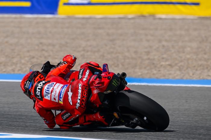 MotoGP, penalti, Marc Marquez, alex marquez, motogp spanyol, Kurang Fokus, Marquez Bersaudara Kena Penalti di MotoGP Spanyol 2025