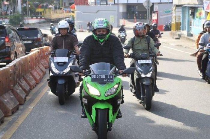 kota ambon, kawasaki ninja 250 fi, Wali Kota Ambon, Jumat Tanpa Mobil Dinas, Bodewin Wattimena, Pejabat Wajib Nurut, Wali Kota Ini Terapkan Kebijakan Jumat Tanpa Mobil Dinas