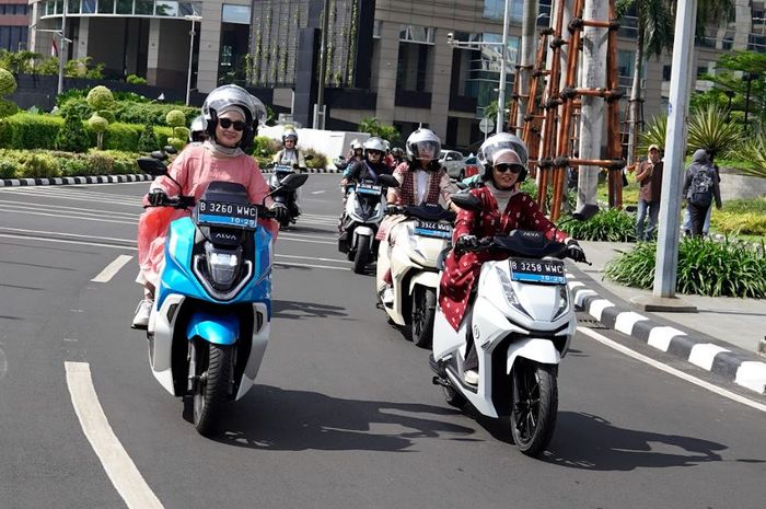motor listrik, alva, Kartini ride, OTOladies, ALVA Gandeng Komunitas OTOLadies di Gelaran Kartini Ride, Simak Keseruannya